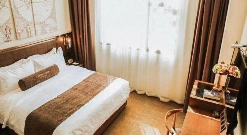 Bed in James Joyce Coffetel Xi'an Lingtong The Terracotta Army Huaqingchi University Town Metro Station