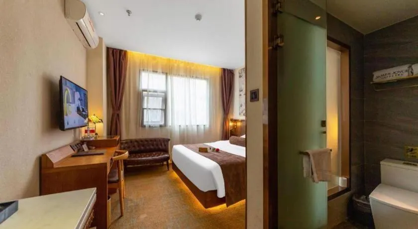 Bed in James Joyce Coffetel Xi'an Lingtong The Terracotta Army Huaqingchi University Town Metro Station