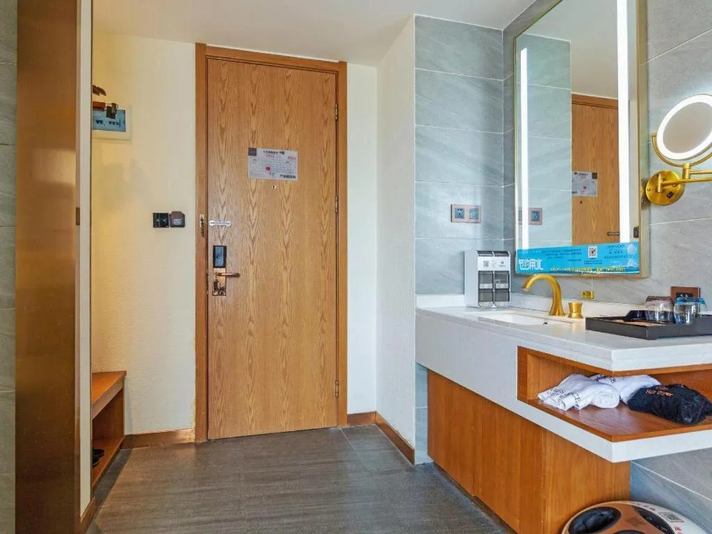 James Joyce Coffetel Xi'an Lingtong The Terracotta Army Huaqingchi University Town Metro Station