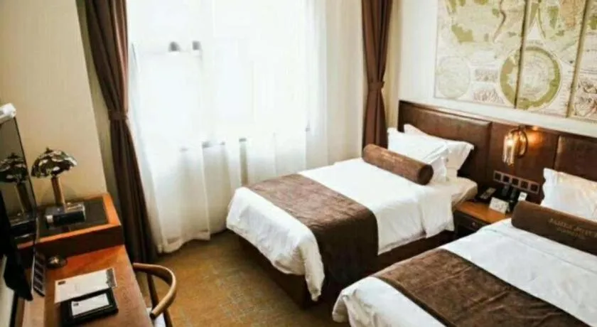 Bed in James Joyce Coffetel Xi'an Lingtong The Terracotta Army Huaqingchi University Town Metro Station