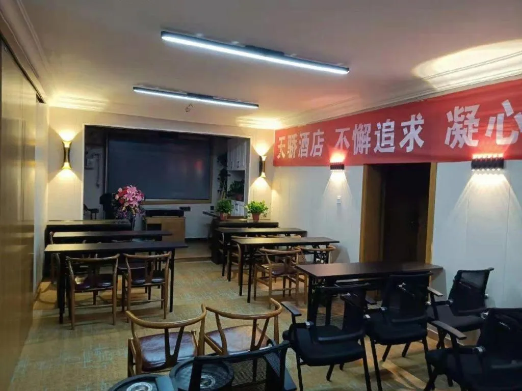 James Joyce Coffetel Xi'an Lingtong The Terracotta Army Huaqingchi University Town Metro Station