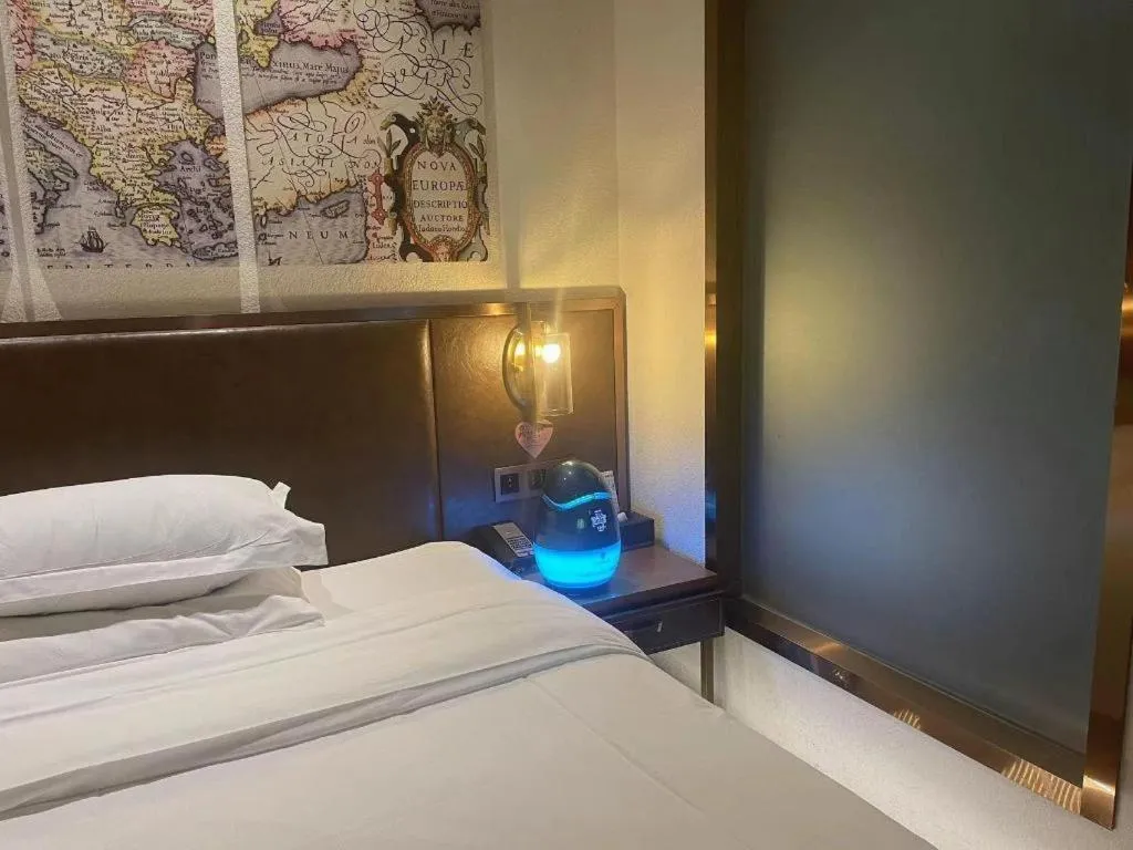 Bed in James Joyce Coffetel Xi'an Lingtong The Terracotta Army Huaqingchi University Town Metro Station