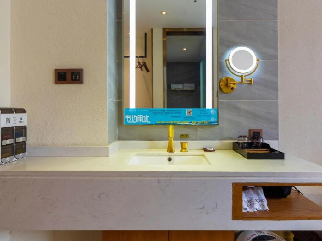 James Joyce Coffetel Xi'an Lingtong The Terracotta Army Huaqingchi University Town Metro Station