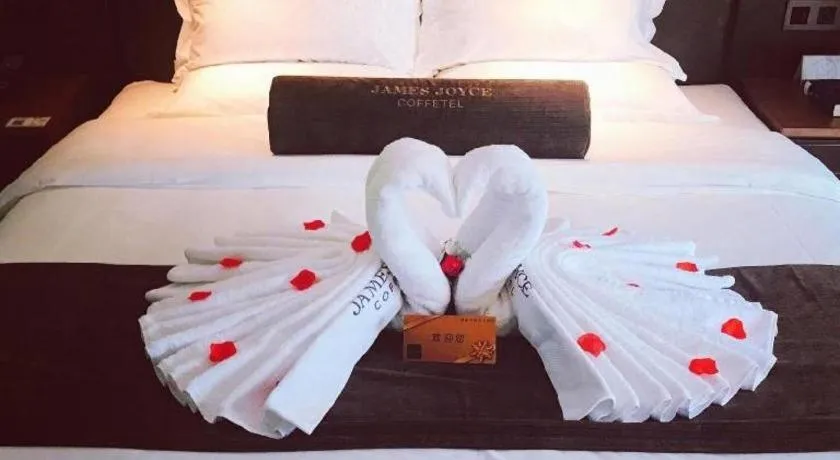 Bed in James Joyce Coffetel Xi'an Lingtong The Terracotta Army Huaqingchi University Town Metro Station