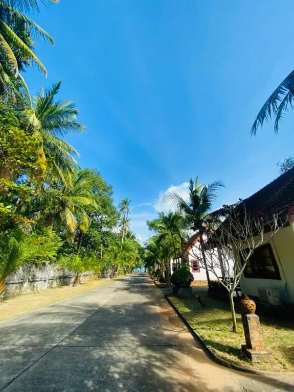 Alongkot Beach Resort Khanom