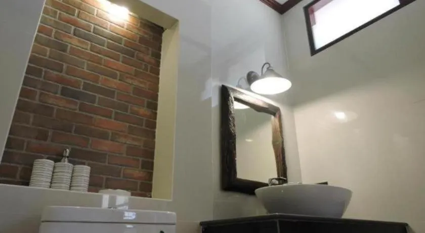 Alongkot Beach Resort Khanom