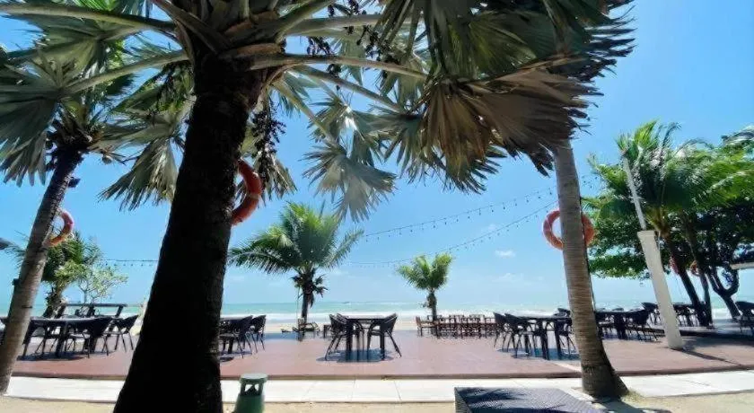 Alongkot Beach Resort Khanom