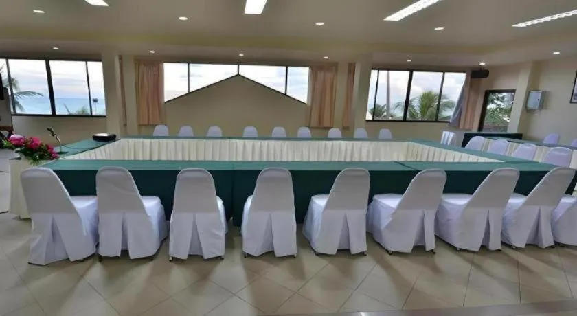 Alongkot Beach Resort Khanom