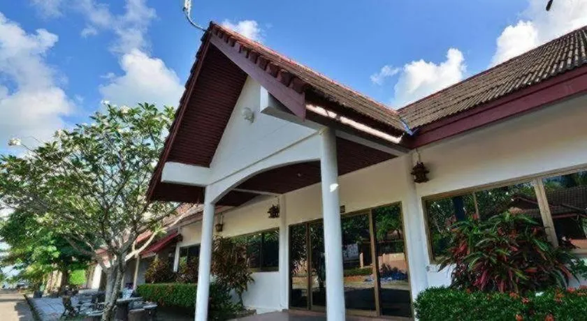 Alongkot Beach Resort Khanom