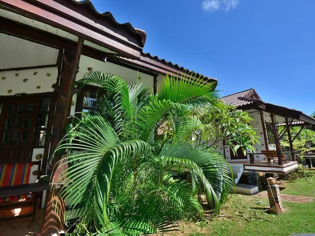 Alongkot Beach Resort Khanom