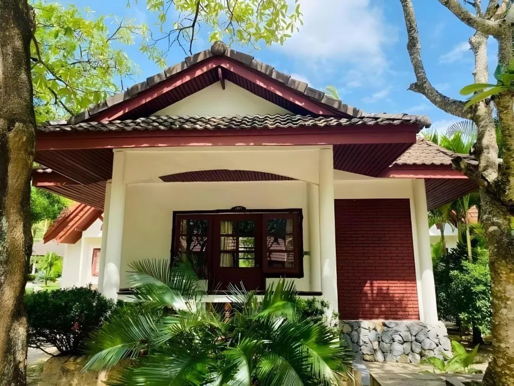 Alongkot Beach Resort Khanom