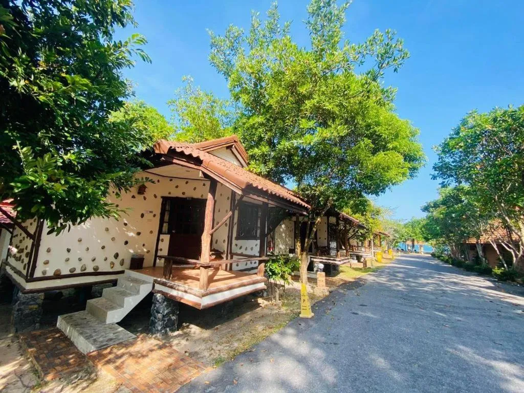 Alongkot Beach Resort Khanom