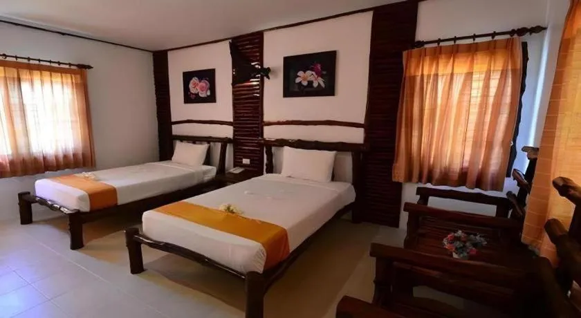Bed in Alongkot Beach Resort Khanom