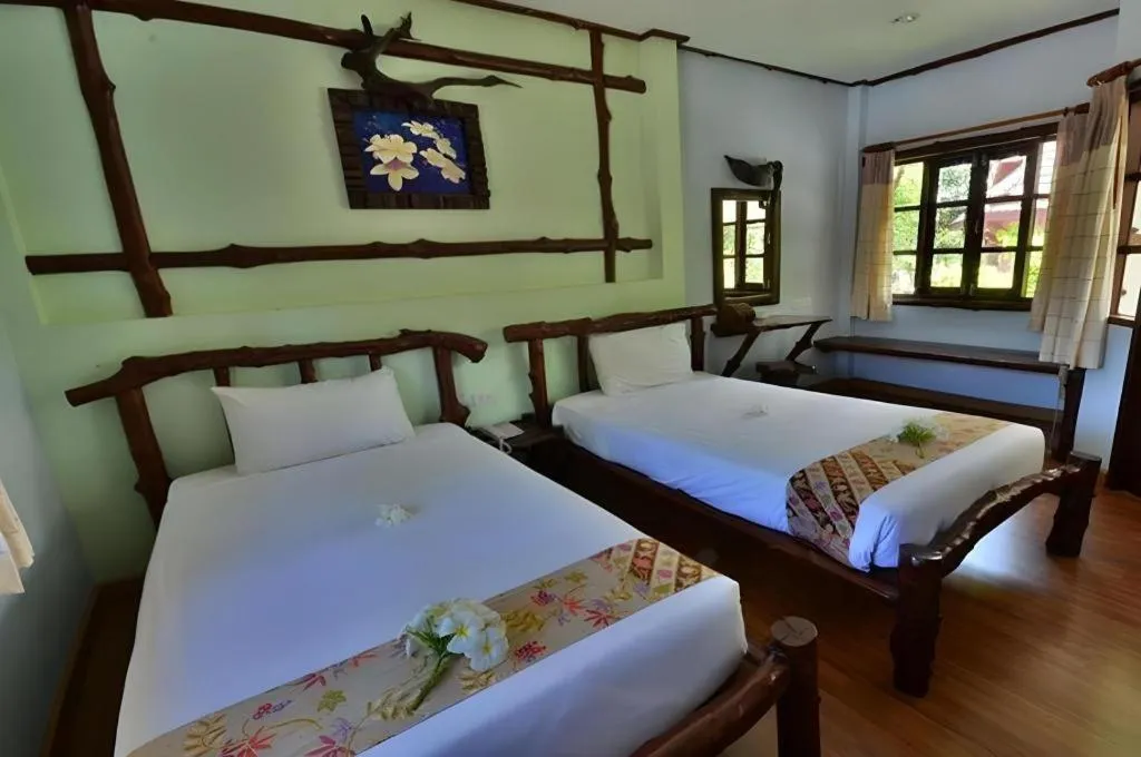 Bed in Alongkot Beach Resort Khanom