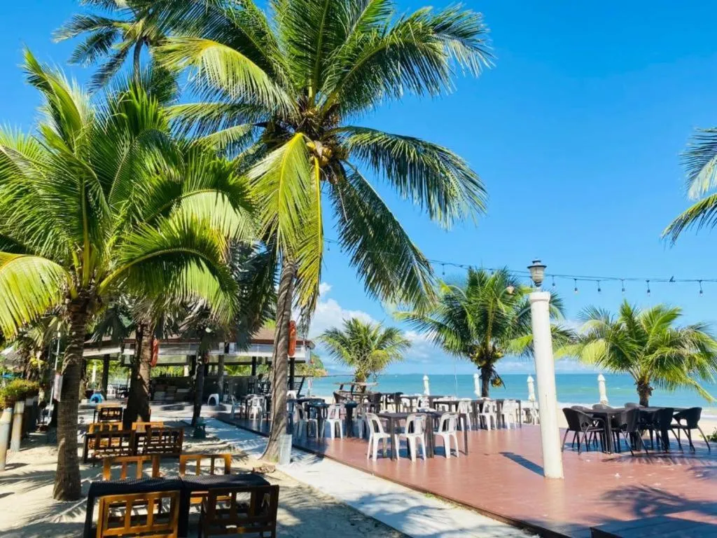 Alongkot Beach Resort Khanom