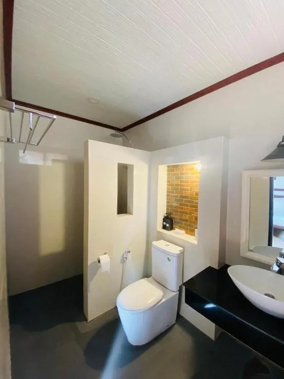 Alongkot Beach Resort Khanom