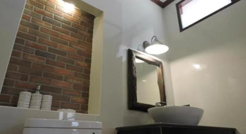 Alongkot Beach Resort Khanom