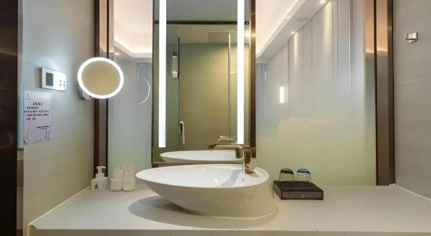 Lavande Hotels Guangzhou Fangcun Huadiwan Metro Station