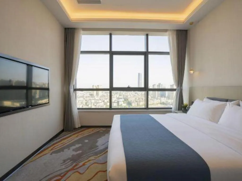 Bed in Kunming Guihua Hotel