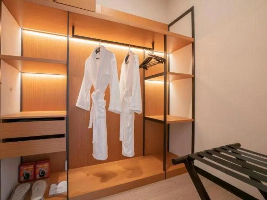 Bed in Kunming Guihua Hotel