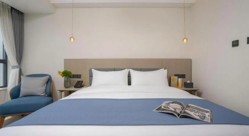 Bed in Kunming Guihua Hotel