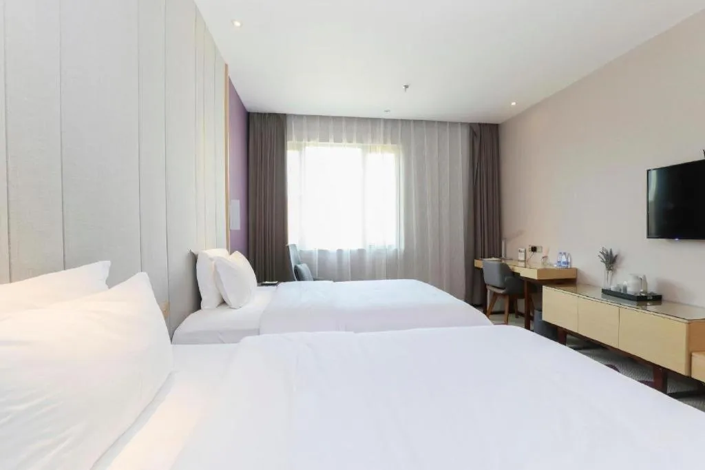 Bed in Lavande Hotel Zhongshan Dayong Rosewood Cultural Expo City
