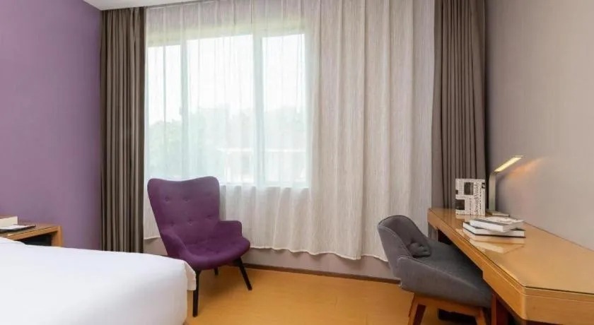 Bed in Lavande Hotel Zhongshan Dayong Rosewood Cultural Expo City