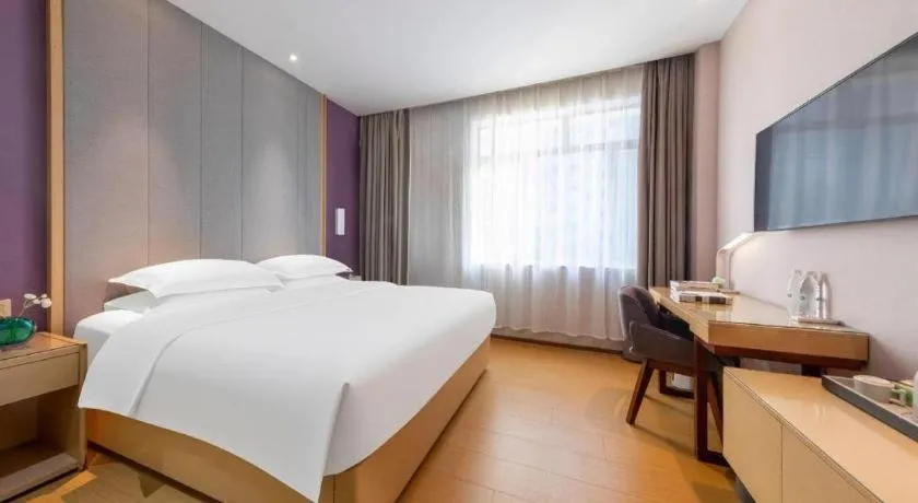 Bed in Lavande Hotel Zhongshan Dayong Rosewood Cultural Expo City