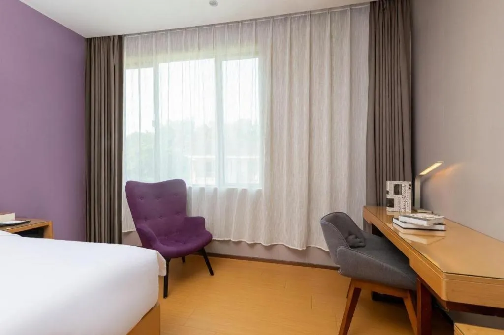 Bed in Lavande Hotel Zhongshan Dayong Rosewood Cultural Expo City