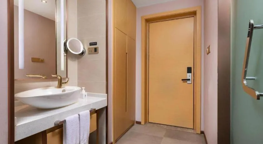 Lavande Hotel Zhongshan Dayong Rosewood Cultural Expo City