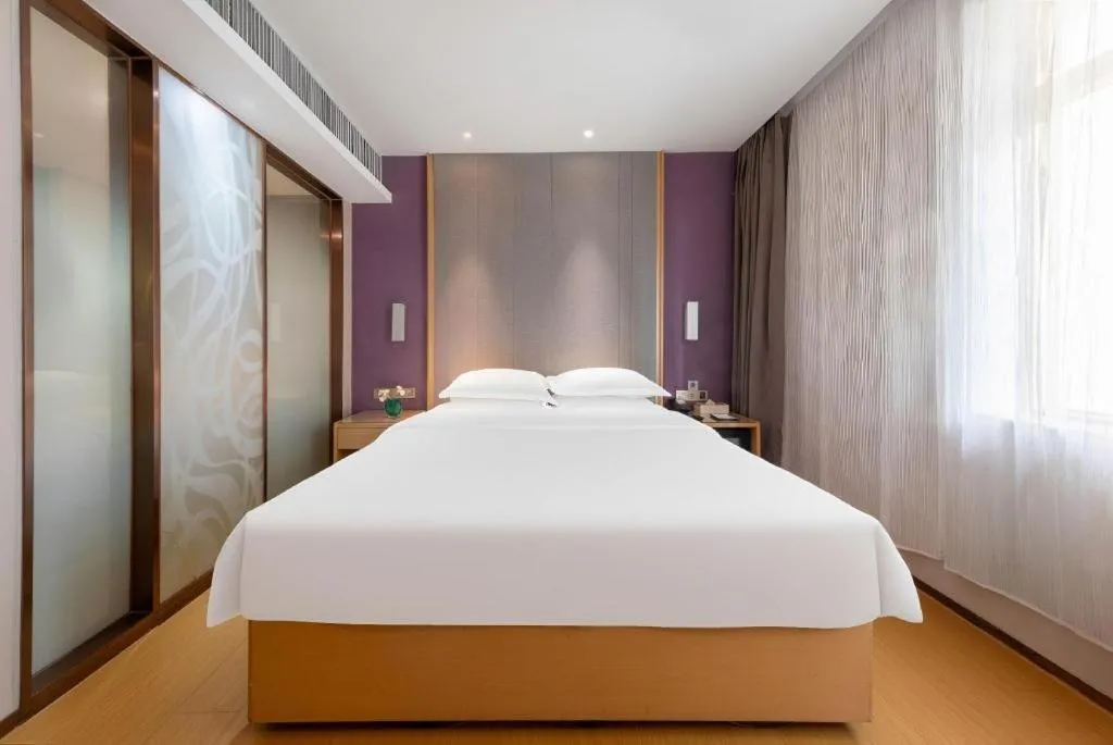 Bed in Lavande Hotel Zhongshan Dayong Rosewood Cultural Expo City