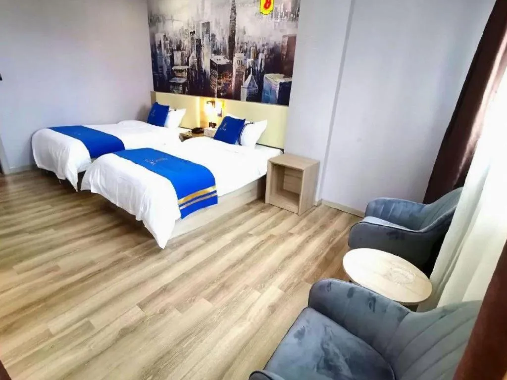 Bed in Super 8 Hotel Premier Suzhou Shihu Dong Road Metro Station