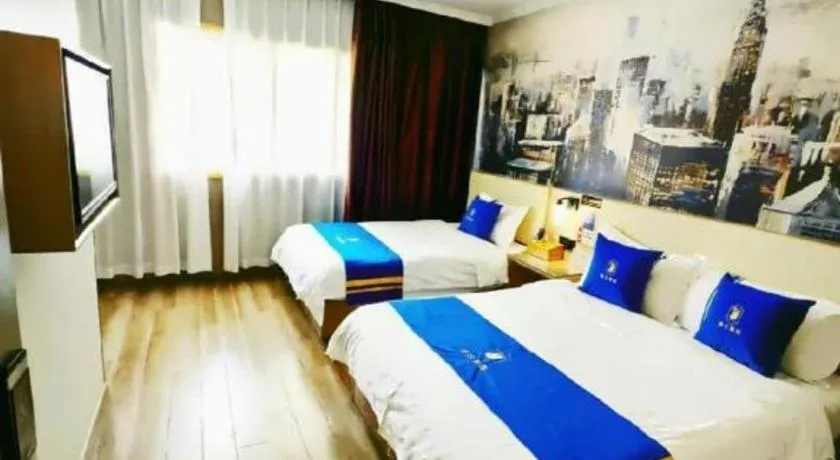 Bed in Super 8 Hotel Premier Suzhou Shihu Dong Road Metro Station