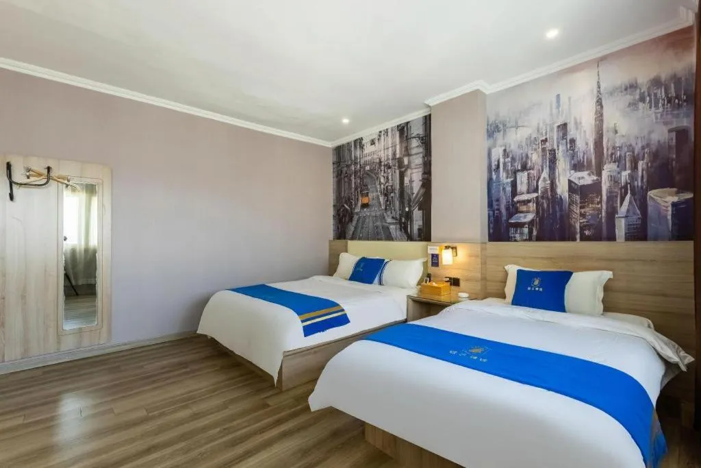 Bed in Super 8 Hotel Premier Suzhou Shihu Dong Road Metro Station