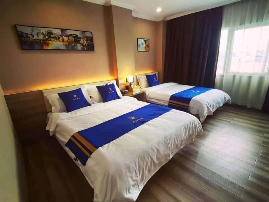 Bed in Super 8 Hotel Premier Suzhou Shihu Dong Road Metro Station