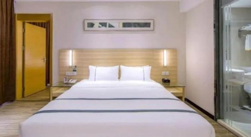 Bed in City Comfort Inn Chongqing Jiangbei Airport T3 Terminal