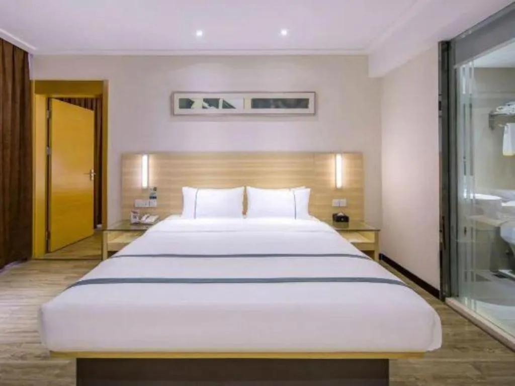 Bed in City Comfort Inn Chongqing Jiangbei Airport T3 Terminal