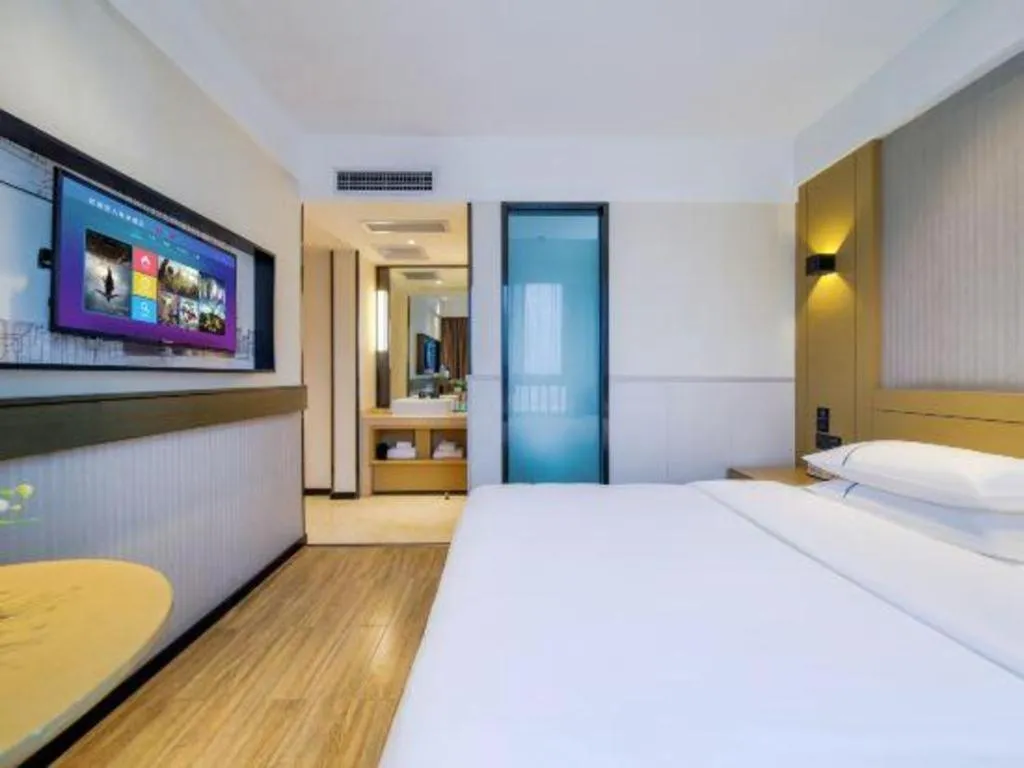 Bed in City Comfort Inn Chongqing Jiangbei Airport T3 Terminal