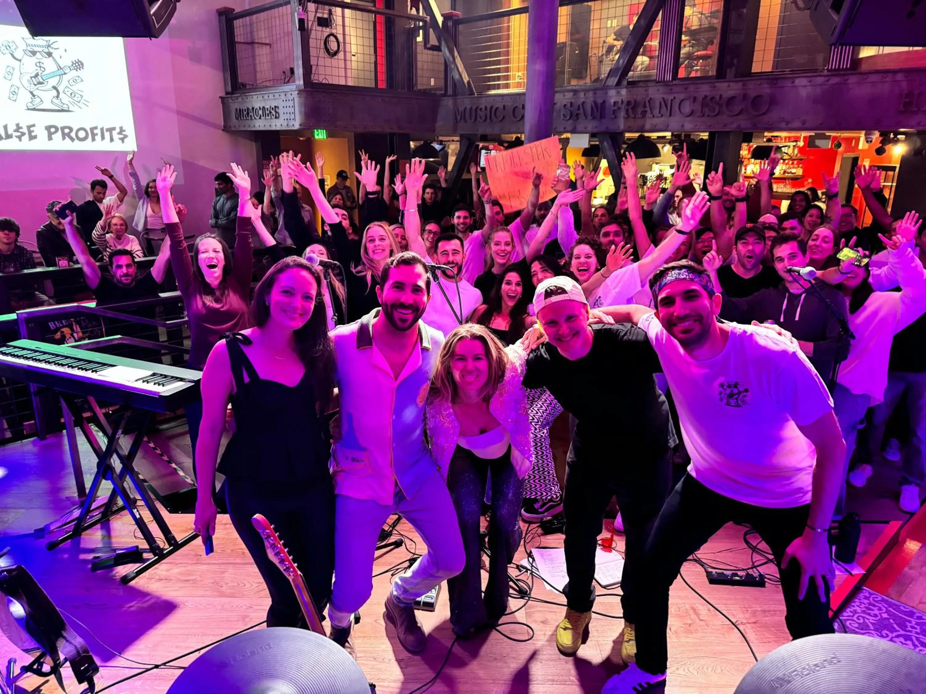 Evening entertainment in Music City Hotel - The San Francisco Music Experience