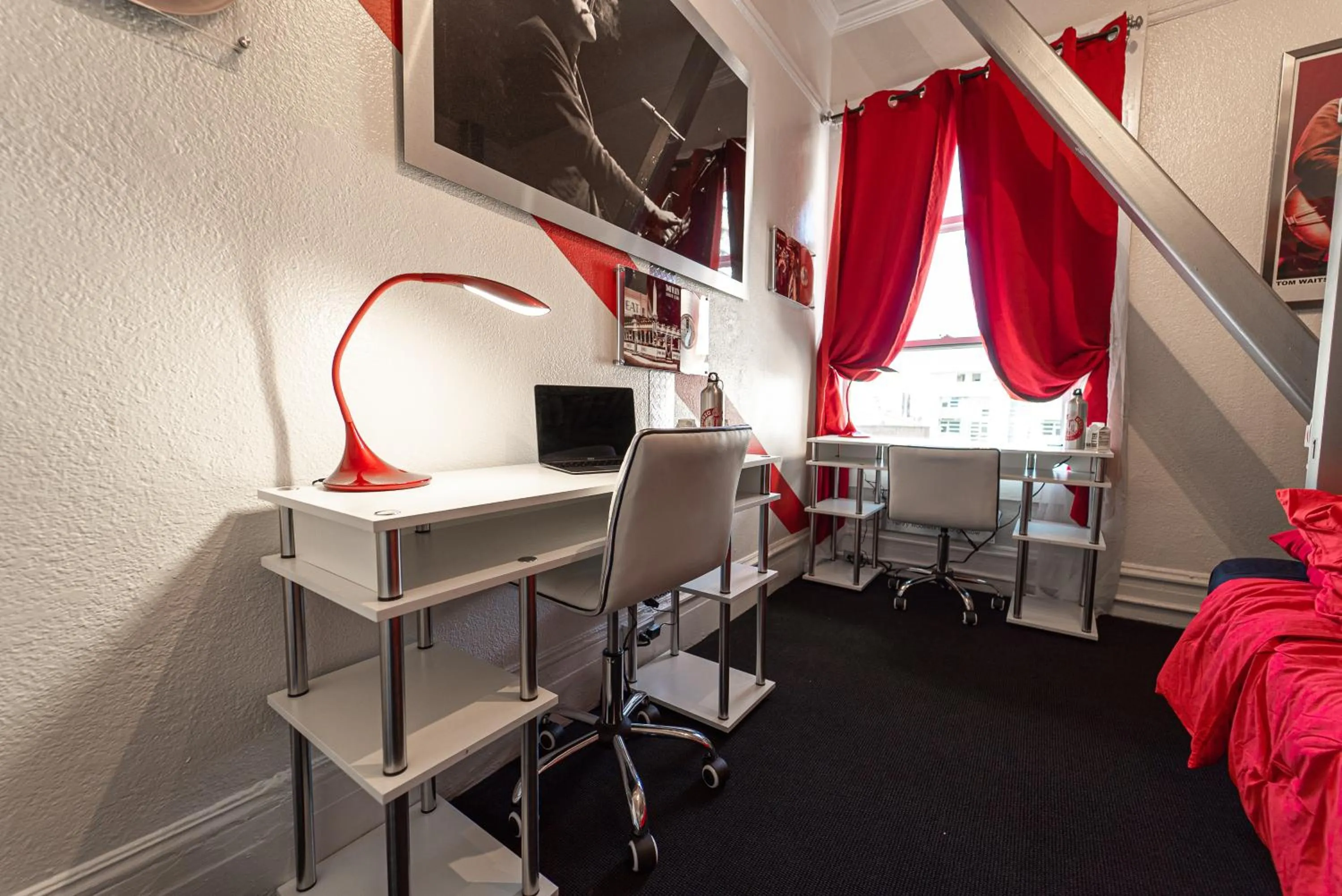 Bedroom, Bed in Music City Hotel - The San Francisco Music Experience