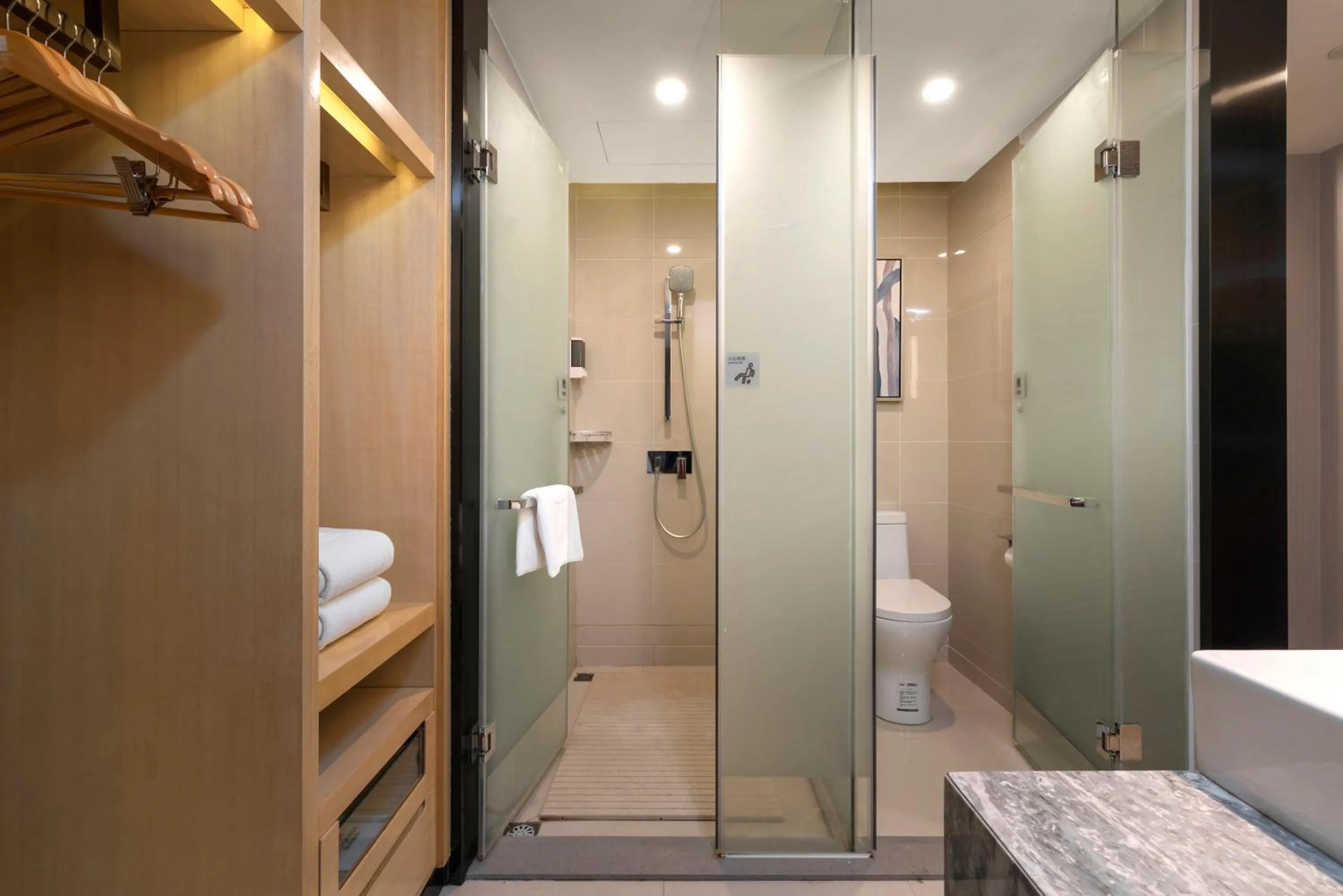 Toilet in Echarm Hotel Haikou Zhongshan South Road East High Speed Railway Station