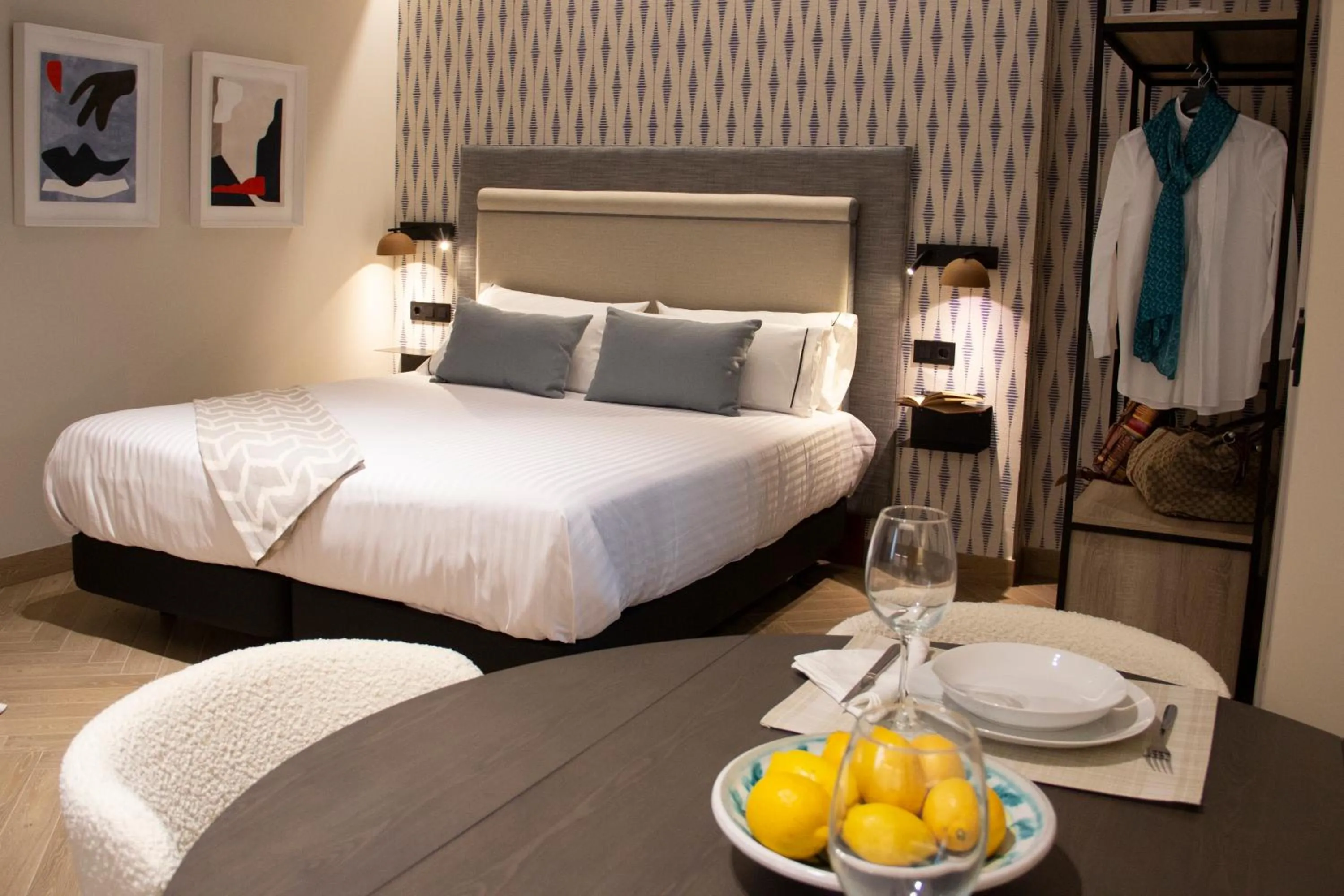 Bed in Puerta de la Ribera Suites