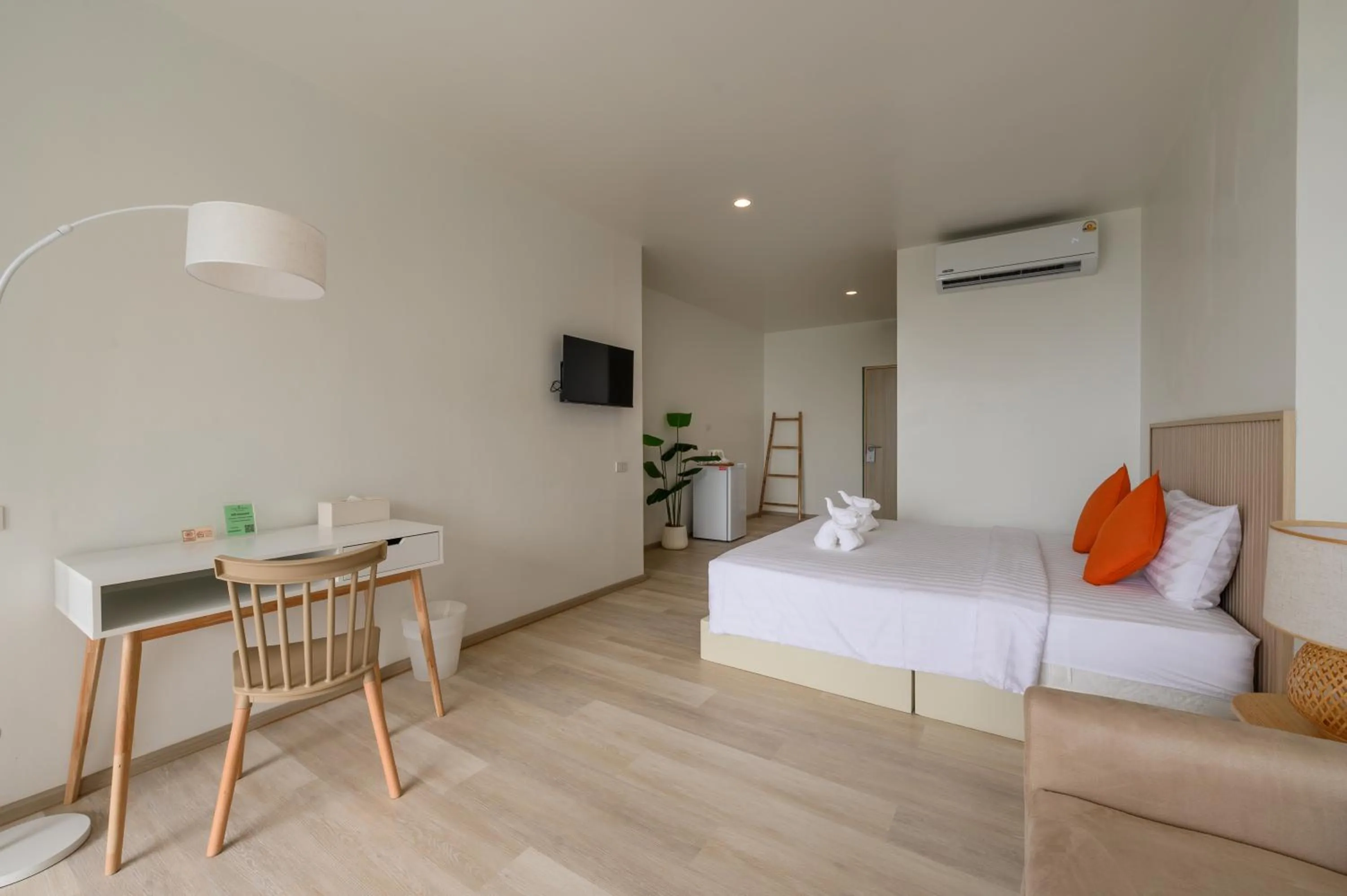 Photo of the whole room, Bed in Little Home Ao Nang