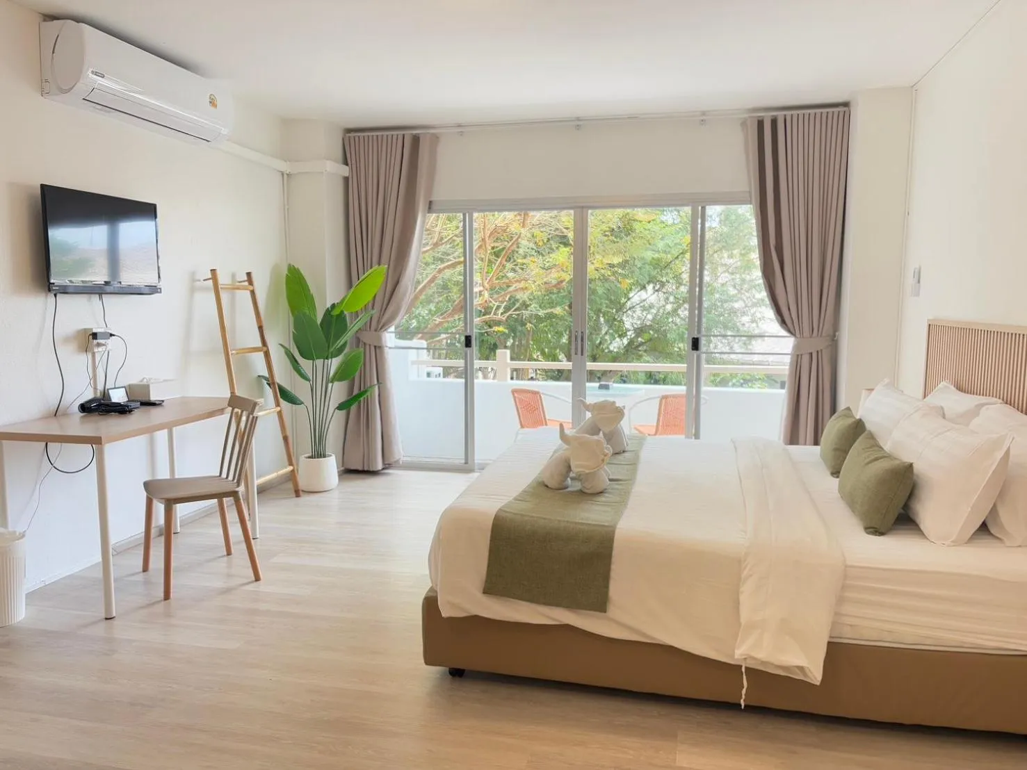 Photo of the whole room, Bed in Little Home Ao Nang