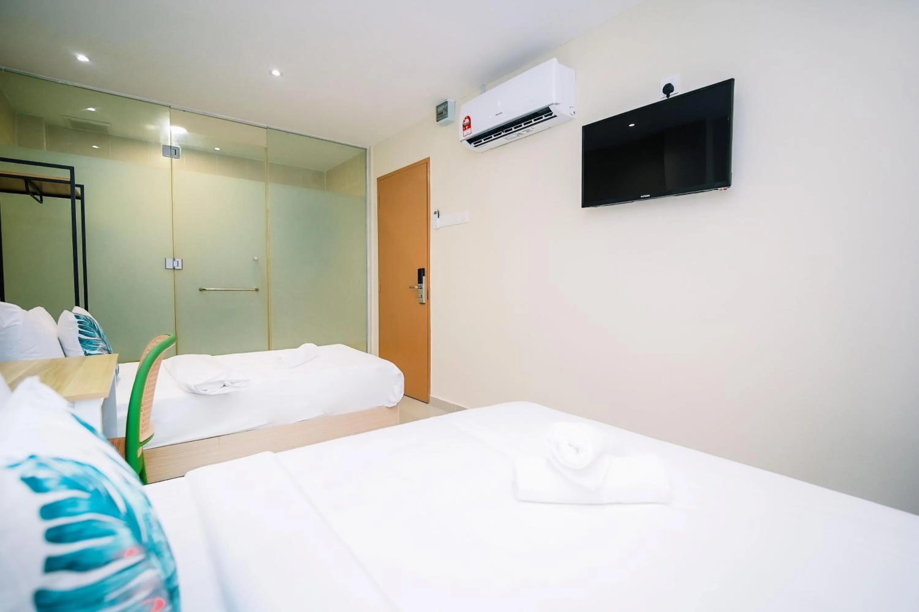 Bedroom, Bed in Swing & Pillows - Times Square, Bukit Bintang