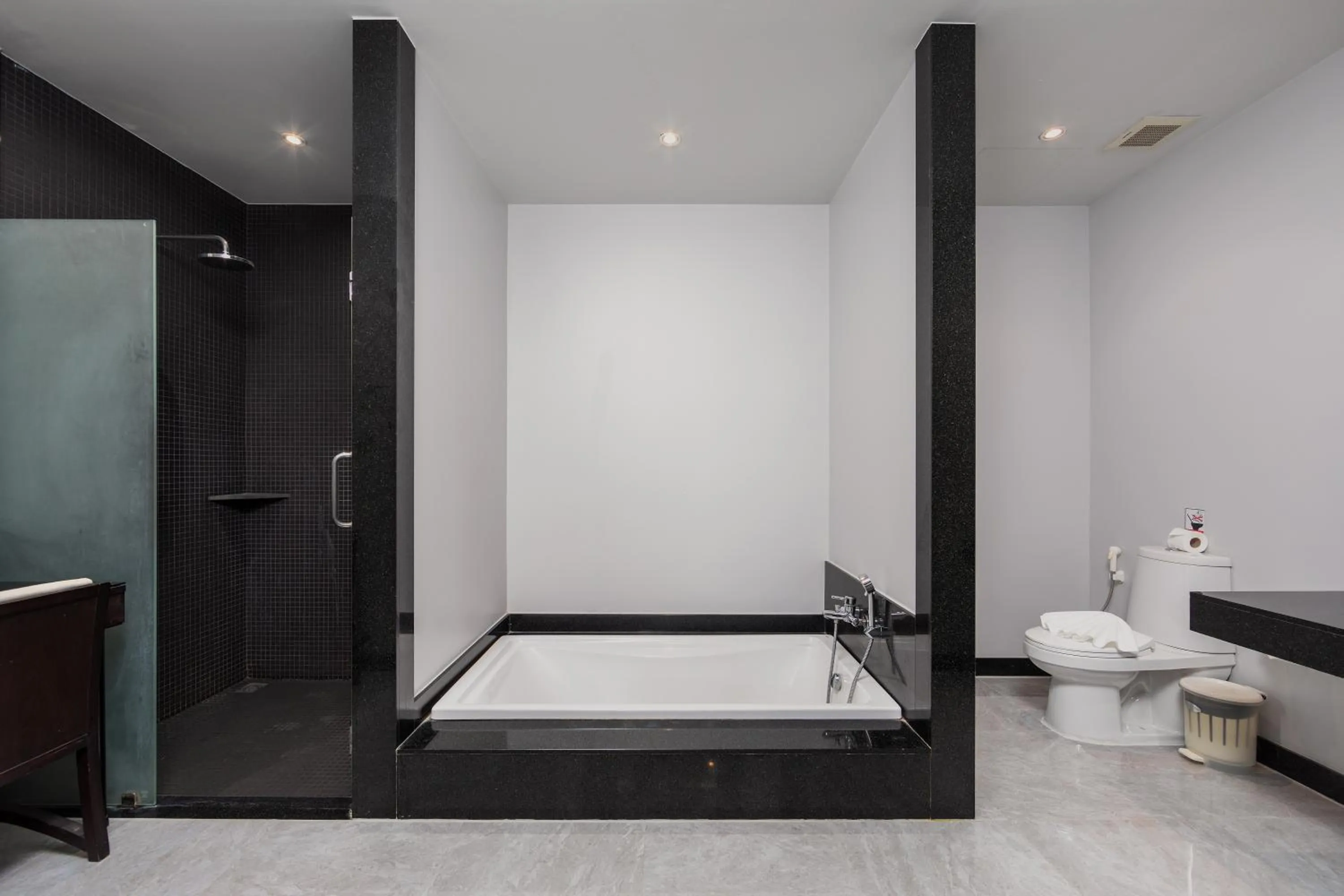 Saiyuan Estate by TropicLook