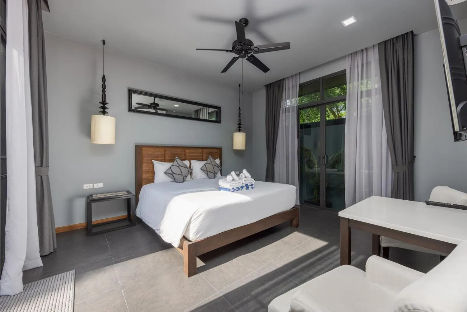 Bedroom, Bed in Saiyuan Estate by TropicLook