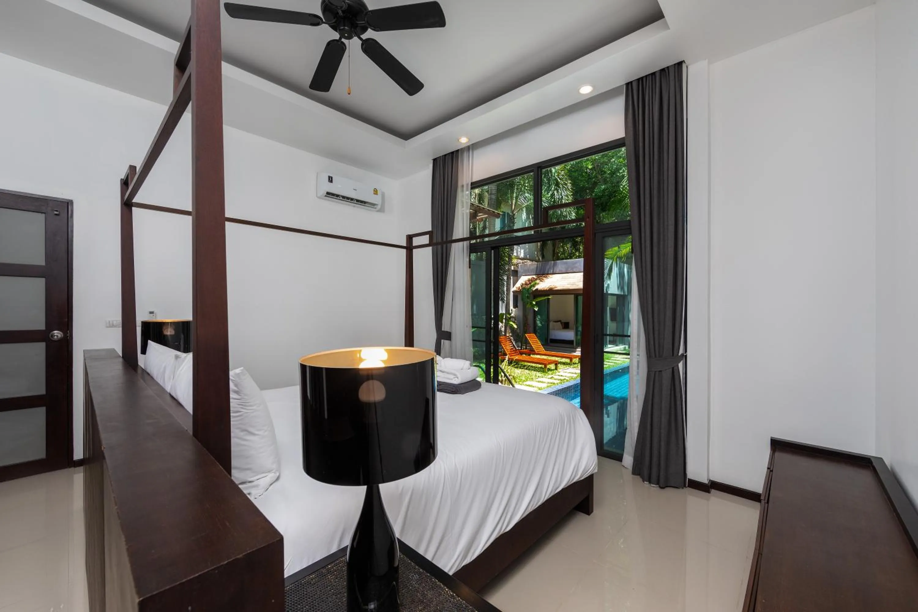 Bed in Saiyuan Estate by TropicLook