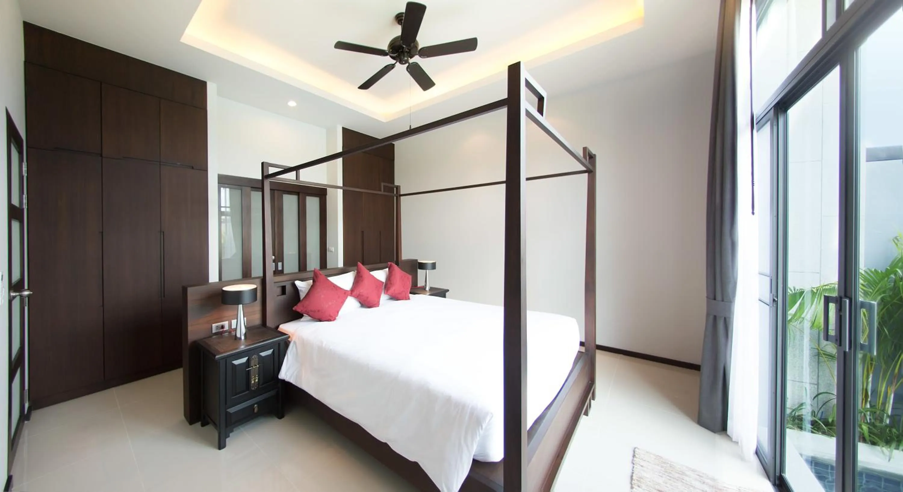Bedroom, Bed in Saiyuan Estate by TropicLook