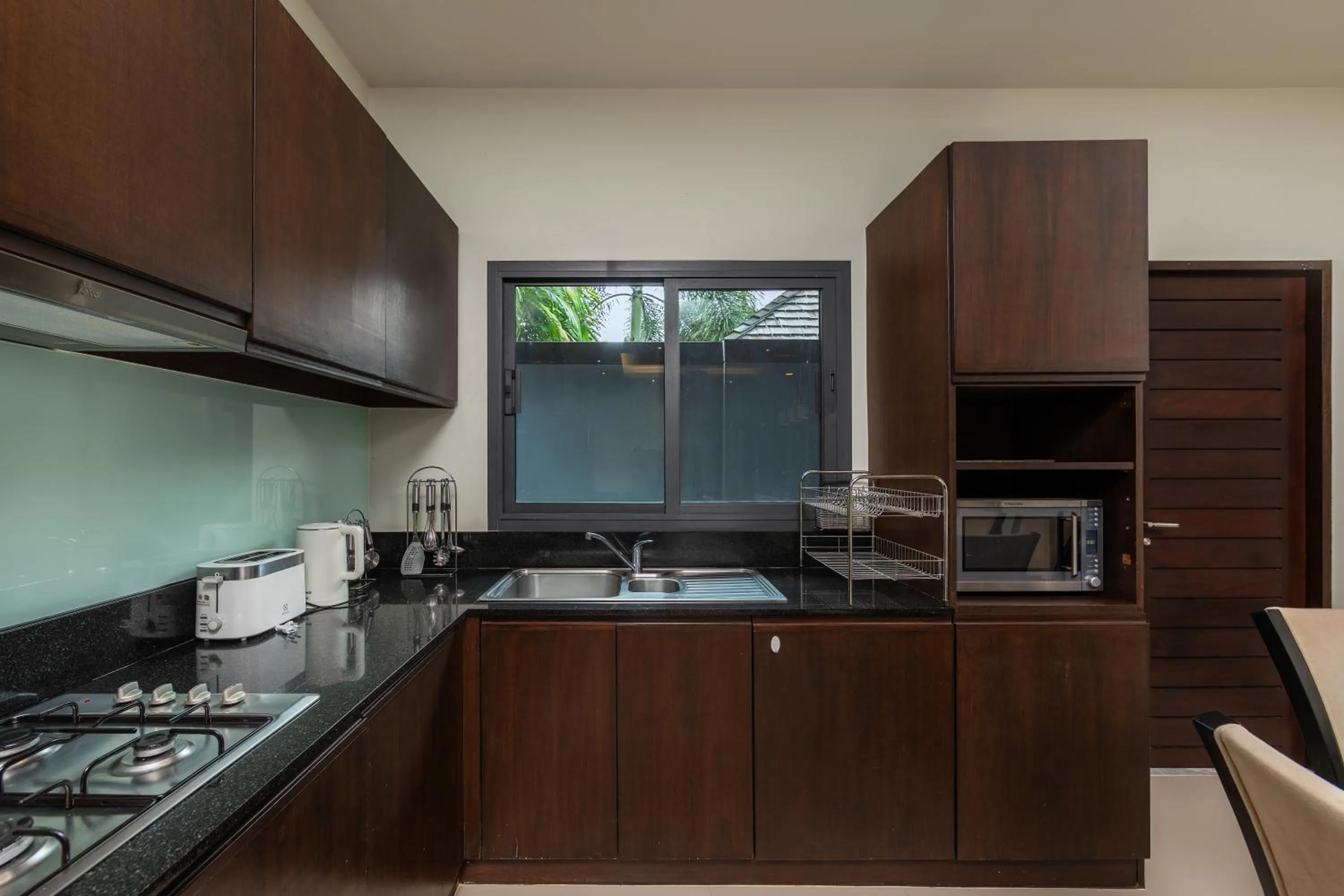 Saiyuan Estate by TropicLook